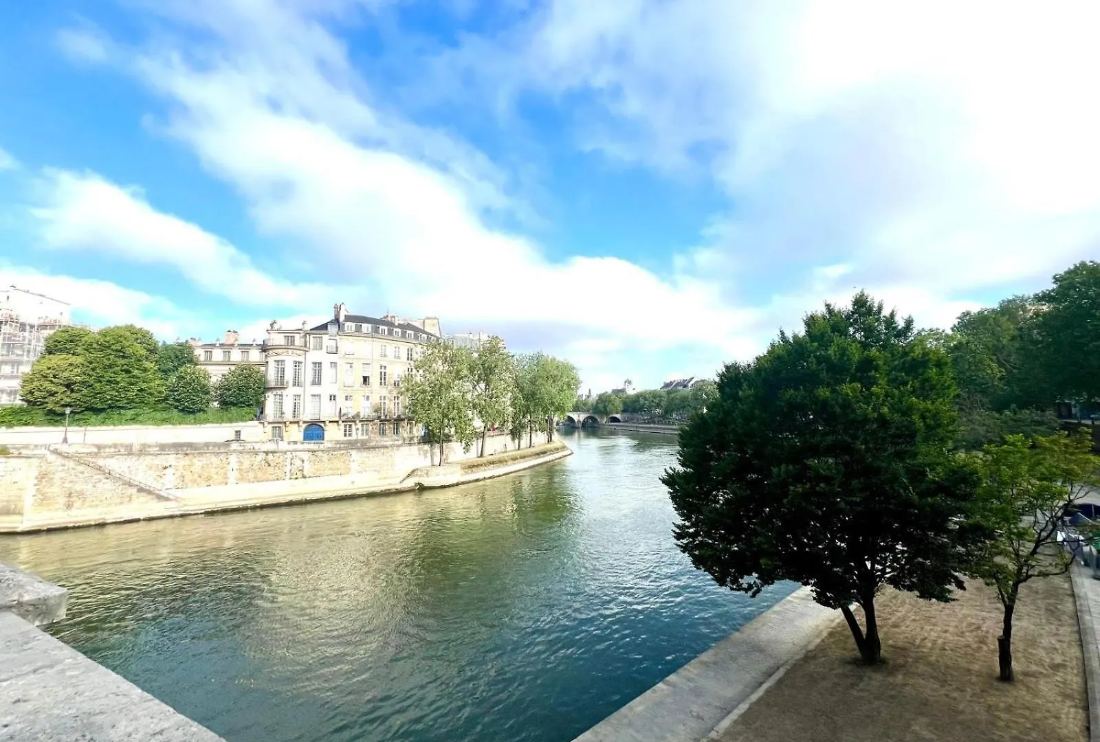 Bright Studio Bastille Hotel Paris France